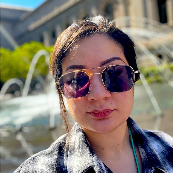 Meet your Posher, Tiffany - Picture 1 of 1